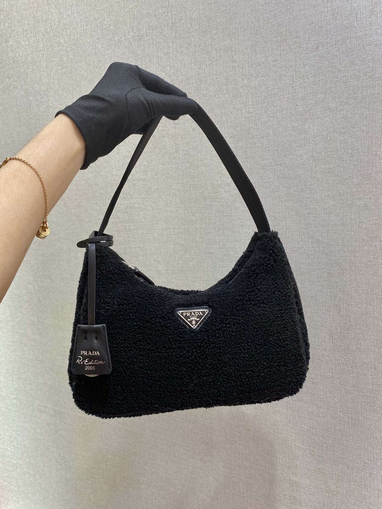  [PRADA] 프라다 2005 리에디션 컬렉션 시어링 숄더백 (3 COLOR)