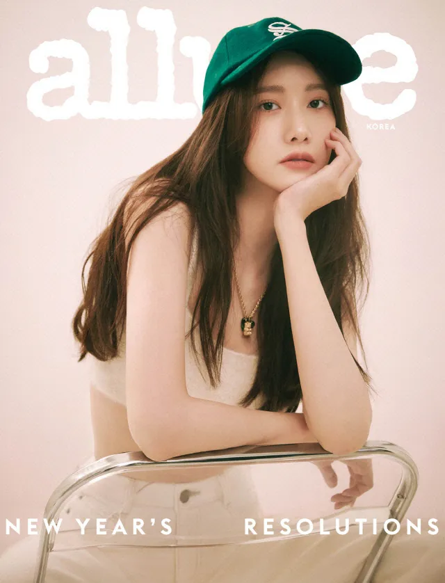  윤아, 볼캡+브라톱...화보장인 자체 경신! [화보]