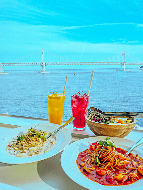 부산 수영구 광안리 맛집 현지인 추천 부산여행 로망스 대영횟집 석화연 수변최고돼지국밥 마담에뽀끄 아메리칸빌리지 진곰탕진해장 오륙도횟집 디에이블 무쇠김치삼겹