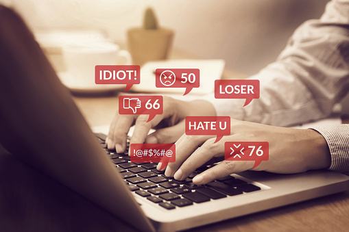  자살로 내몬 '악플'에 자살방조죄 수위로 징역 10년 처벌하자는 법안 발의