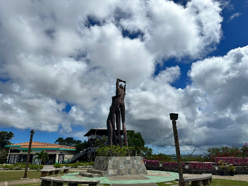 괌 사랑의절벽 동상과 전설 기념품가게