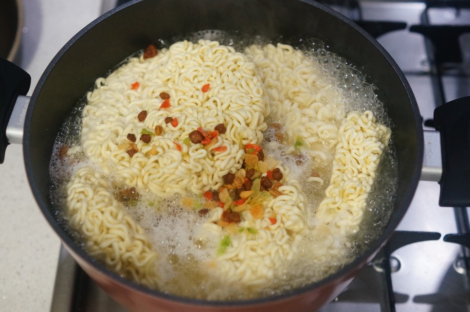 짜파게티 맛있게 만드는 법, 짜개치 조합과 상추쌈을 먹는 주말 요리 9