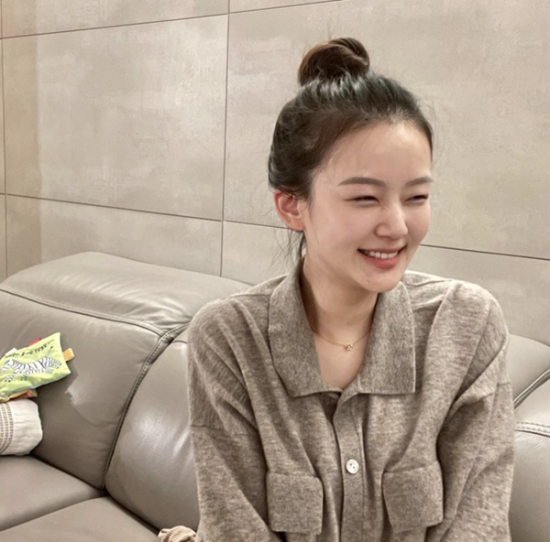 민