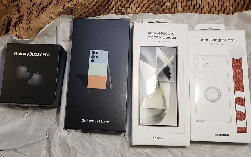 UPS로 배송된 삼성 갤럭시 S24 울트라와 액세서리 구성품