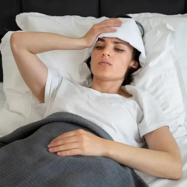 침대에서-눈을-떴을-때-두통이-발생하면-뇌종양-증상일-수-있습니다.