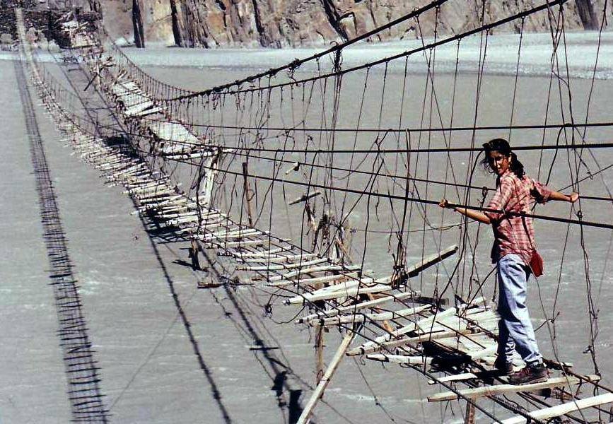 후사이니 항공 다리(Hussaini Hanging Bridge)