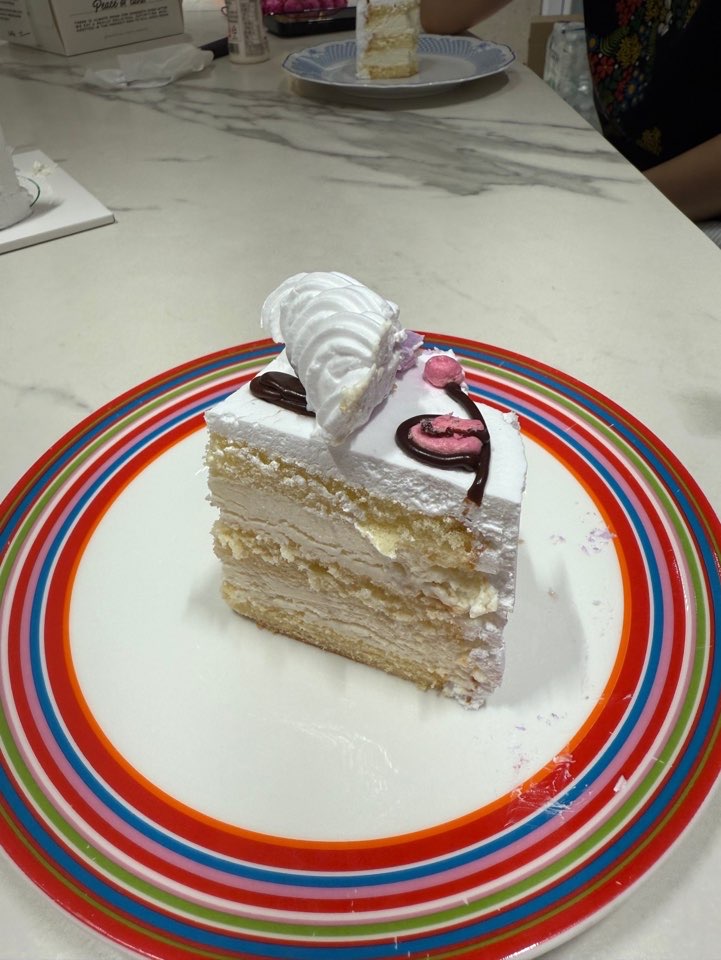 Cream upper side is so delicious