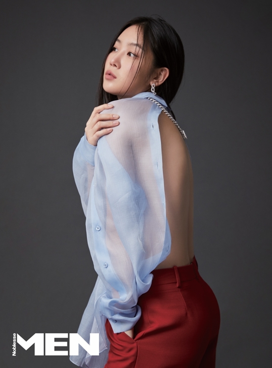  "노력형 몸매"...소유, 파격 뒤태 노출 '섹시美' 폭발 (화보)