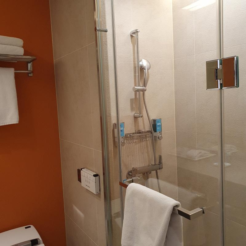 명동 알로프트 호텔 객실 샤워부스