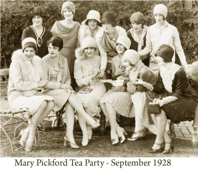  US and UK 1920's Fashion what a beautiful era