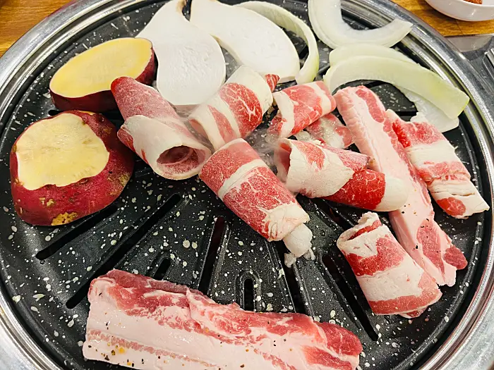 고기굽는 모습