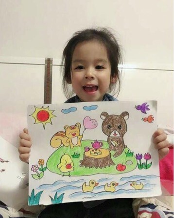 "요정처럼 이쁜 눈동자의 4살 소녀는 갑작스러운 사고로 뇌사상태에 빠져 5명에게 새 생명을 선물하고 세상을 떠납니다.