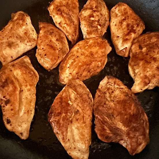  다이어트의 단짝! 닭가슴살 맛있게 굽는 방법 꿀팁