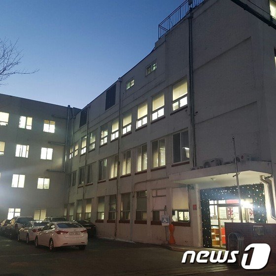  [공유] 롯데GRS, 그룹 모태 용산 사옥 떠나 '독산동 시대' 개막 / 본사 사옥 이전 위해 롯데알미늄 부동산 170억에 매수
