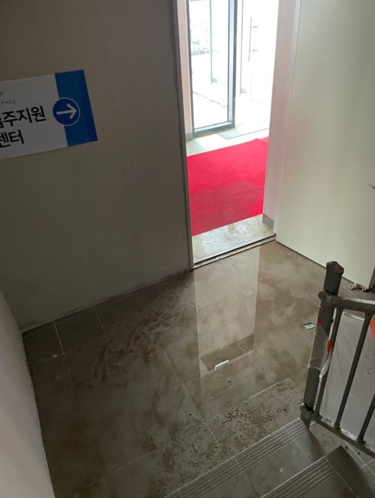  물이 줄줄 집 바닥엔 곰팡이 경북 안동서 제일 비싼 신축아파트 요지경