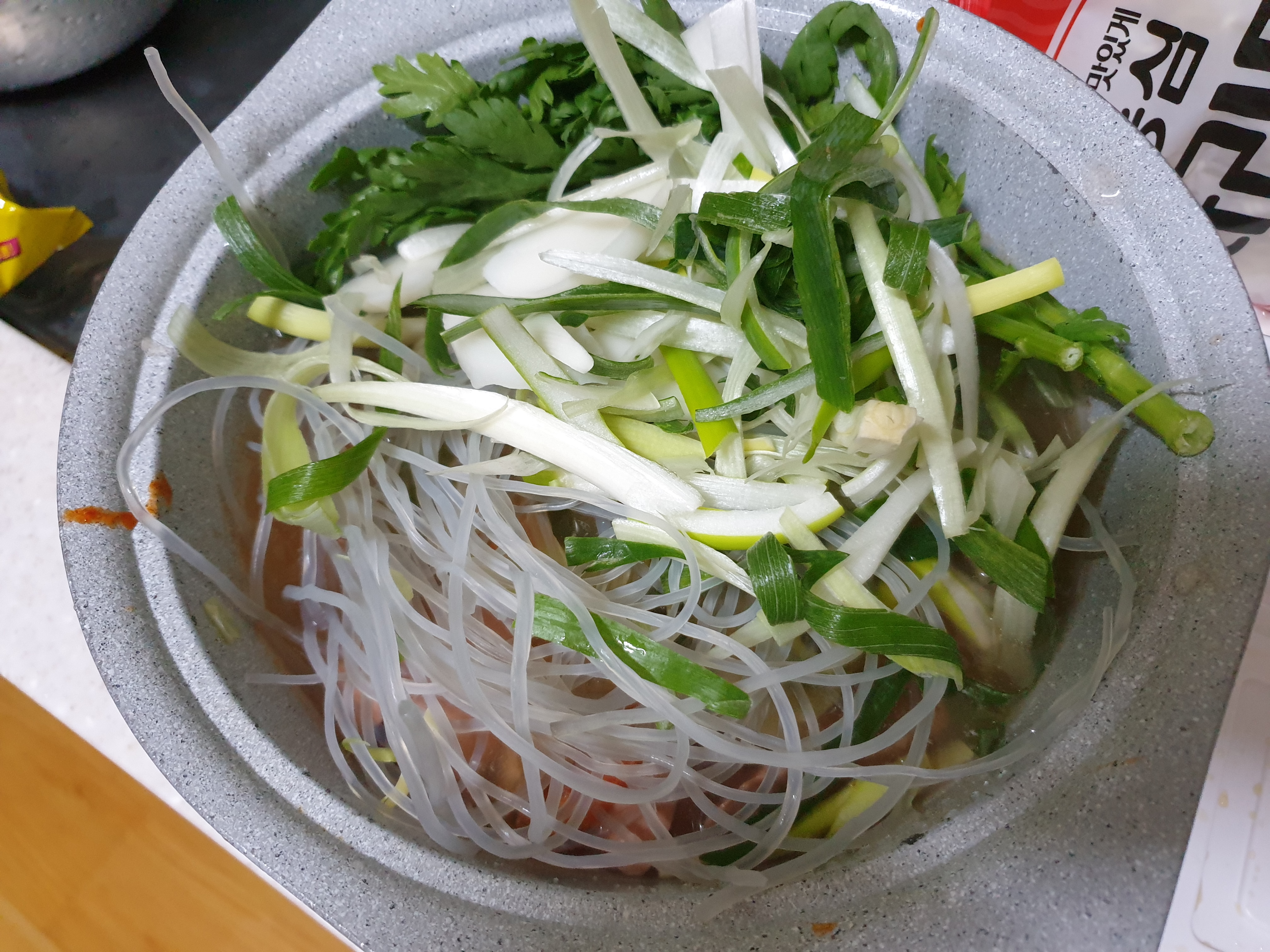 냄비에 전부 담음