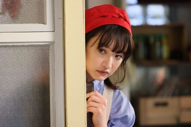 주방의 아리스 카도와키 무기