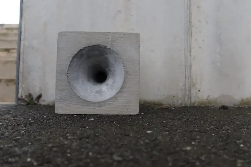  콘크리트 블록으로 만들어진 밸브 없는 트럼펫 VIDEO: this fully functional valveless trumpet is made entirely of a single concrete block