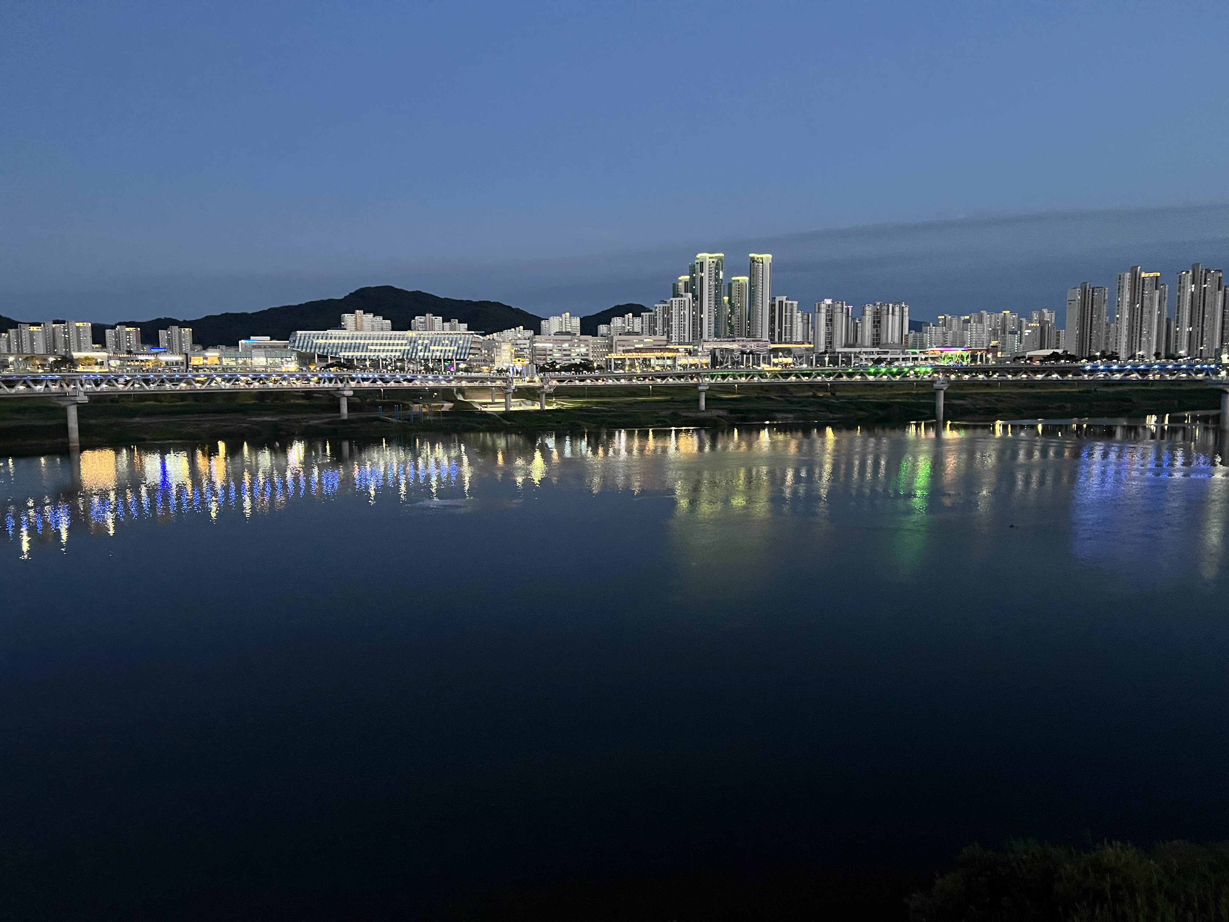  세종시 금강보행교 사진:)