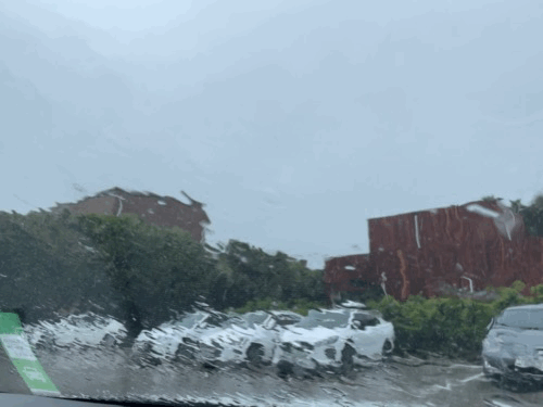 테라로사 서귀포점 - 폭우속 주차장 대기 영상