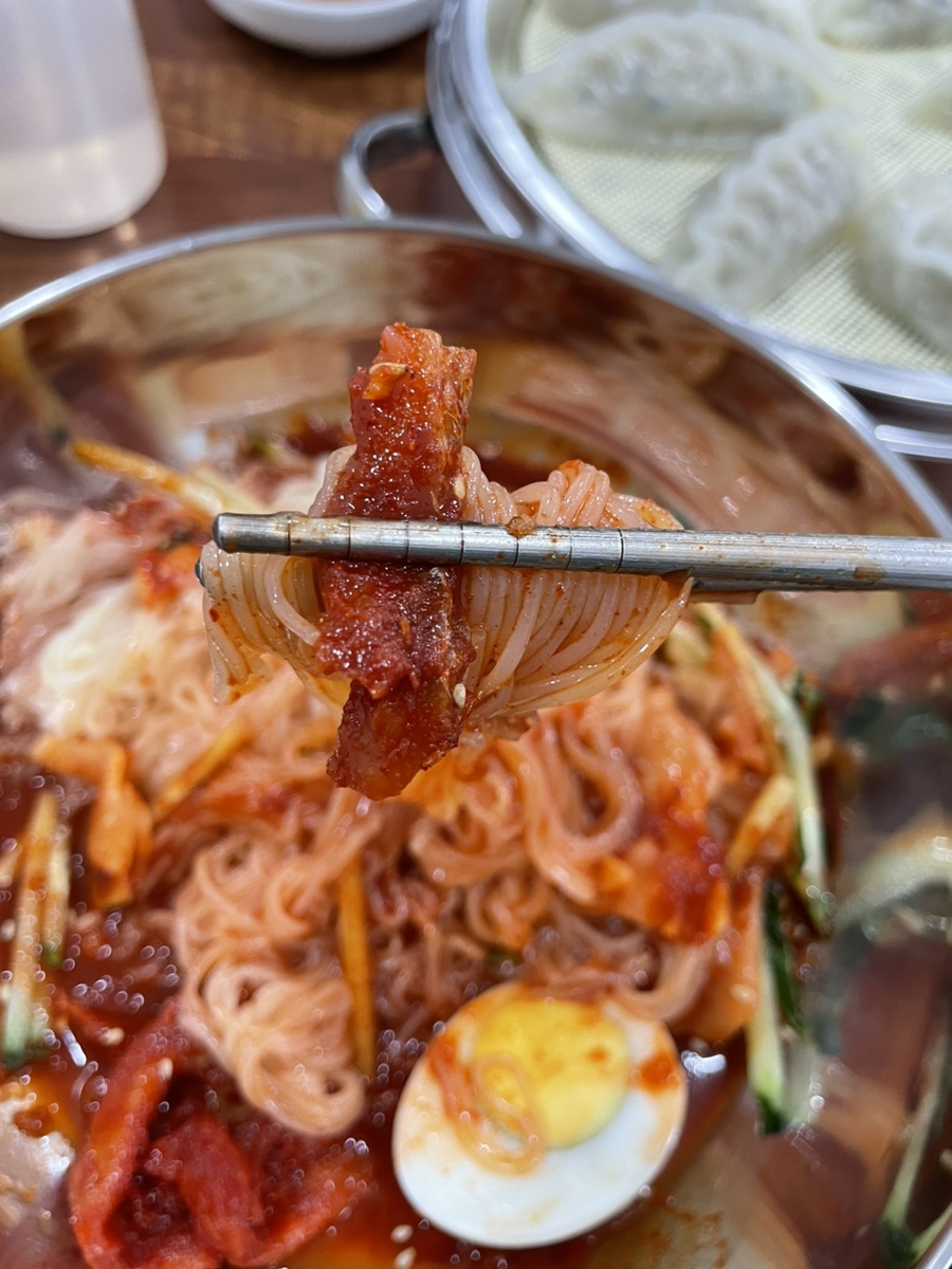 황태 가득 비빔밀면
