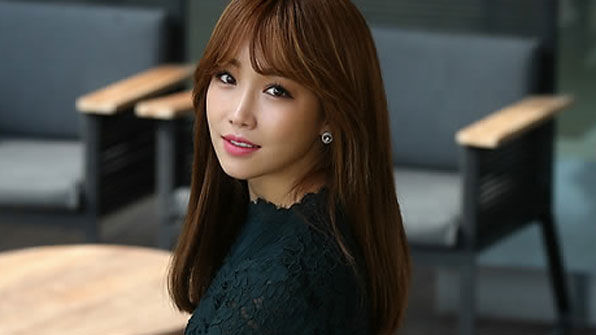  이유리 성형전후.  남편 조계현 화제