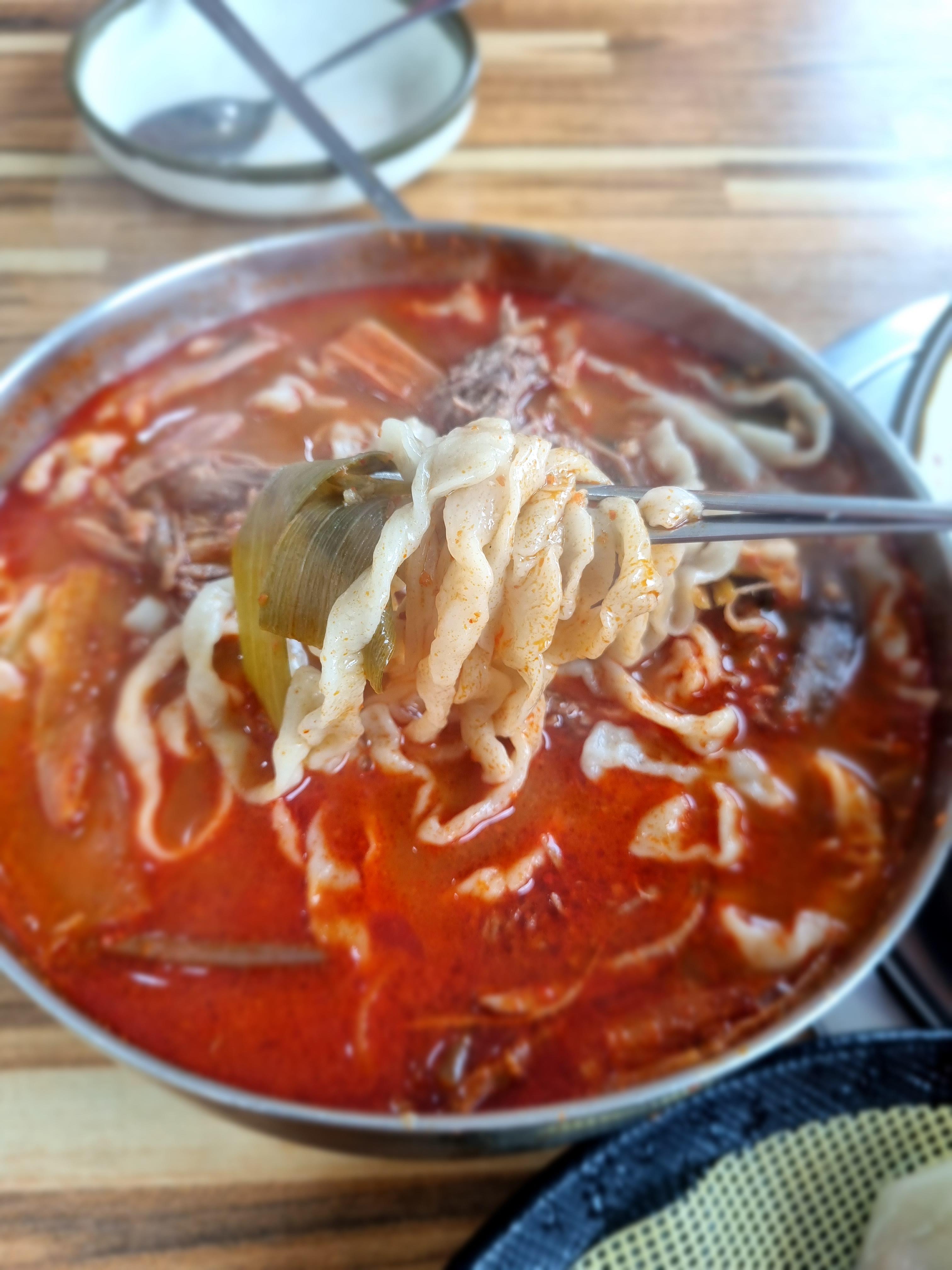 칼국수 맛있는 집 면발