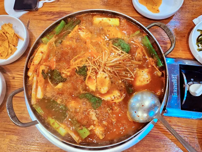 수유리 수유역 전설의 맛 칼칼한 맛 묵은지 닭 매운탕 닭볶음탕 닭도리탕 맛집 추천