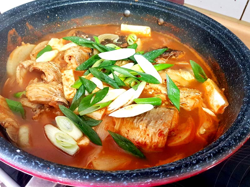 진하고 얼큰한 겨울맛 동태찌개