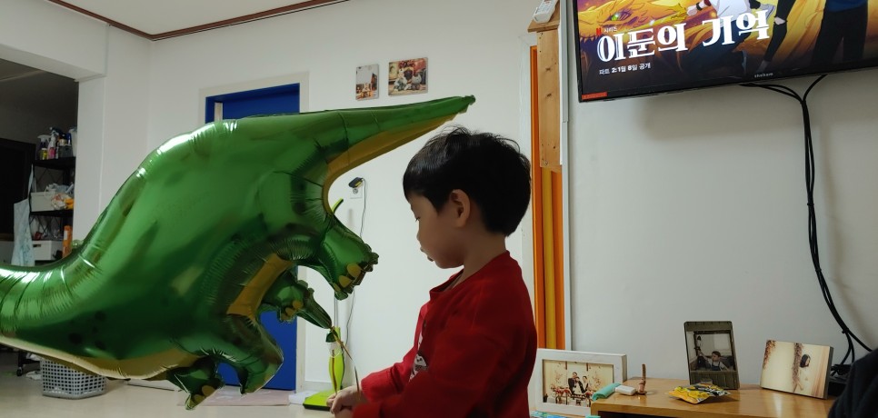 선물 받은 현서의 표정 청주 이벤트 풍선 뜻밖의 2