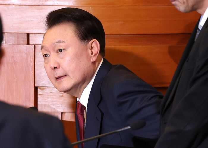 윤석열 내란 혐의 재판 2차 준비기일 불출석 결정