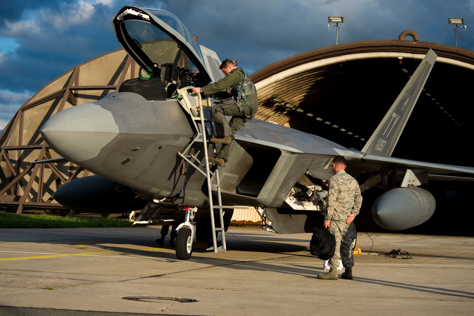  F-22 Raptor의 적외선 센서 - 2021.01.13