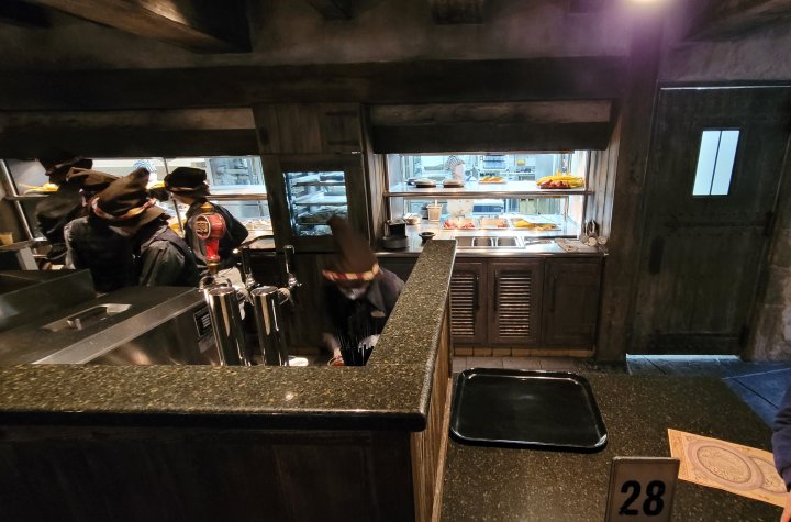 Three Broomsticks - 음식을 구할 수 있는 곳