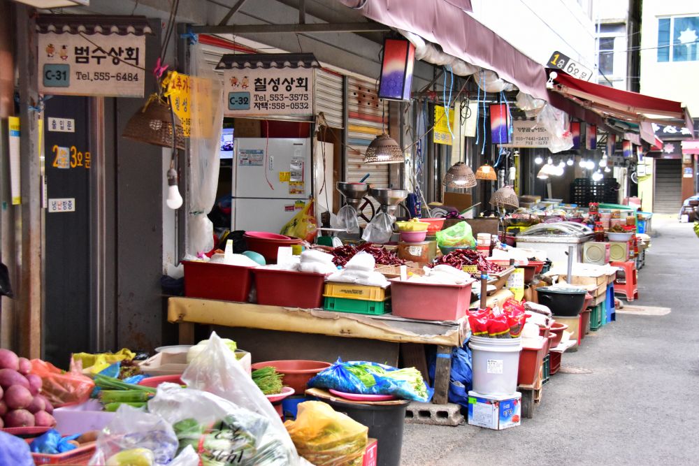 동래시장 1층 외부 골목