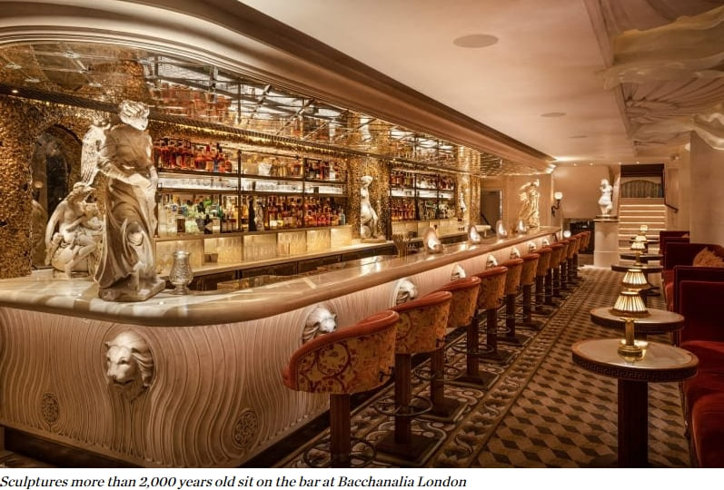 바카날리아 런던 레스토랑의 기념비적인 데미안 허스트 조각상들 VIDEO: Monumental Damien Hirst sculptures feature inside Bacchanalia London restaurant