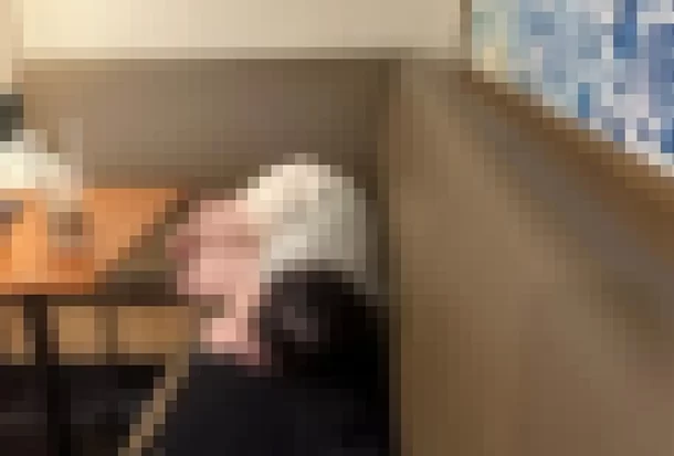  카페서 맨발로 드러누운 여성…직원 제지하자 "미친X" 30분 쌍욕