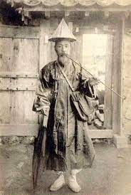 사적 영역에서 주로 쓰이던 전인과 궁궐에서 활약한 서사비자를 보면, 1