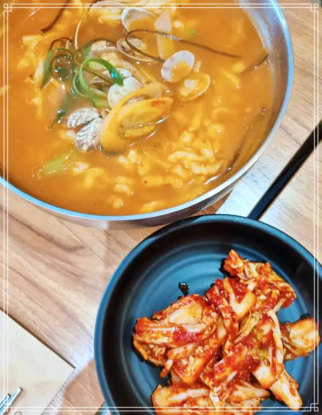 대전 도마 맛집 후루룩 짭짭 맛 좋은 1인분 4천원 칼국수