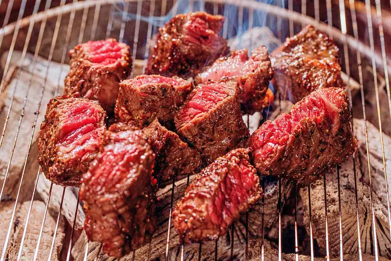 포천 맛있으면 영칼로리 육회 기본 반찬 소갈비 햄버거 이동 갈비 스테이크 한 상 맛집 추천