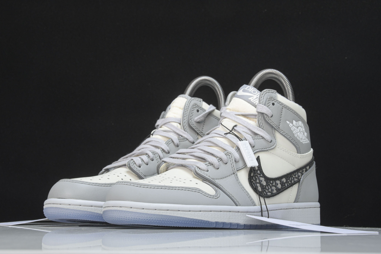 [DIOR x NIKE] TOP 디올 X 나이키 에어 조던1 레트로 하이 OG CN8607-002
