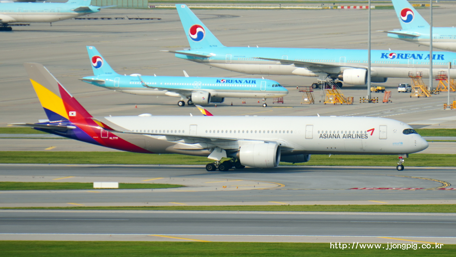 alt=Asiana Airlines HL7771 Airbus A350-900