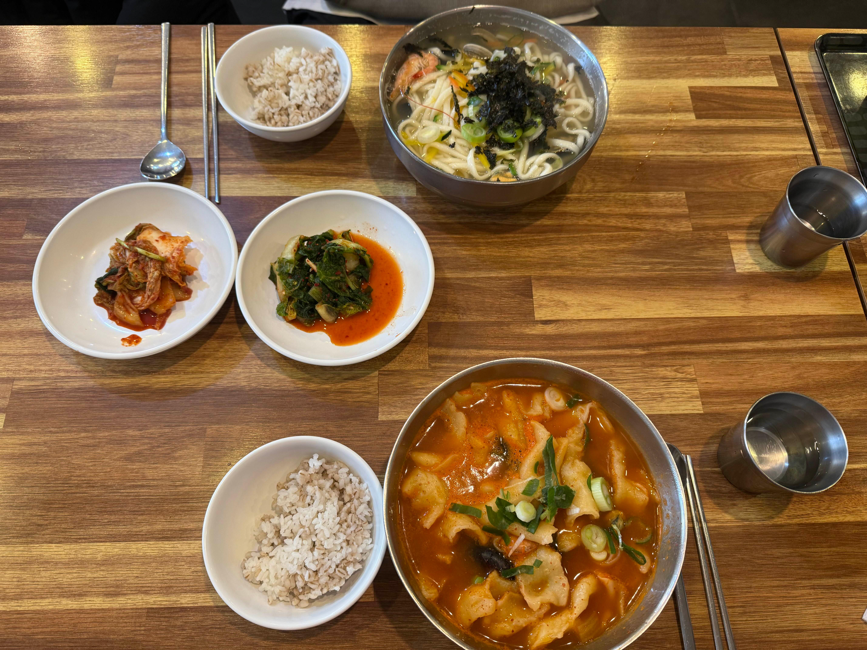 얼큰수제비해물칼국수 이미지