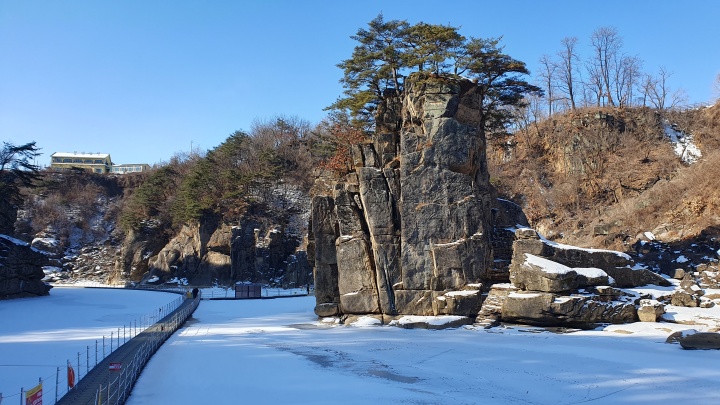 고석정 앞