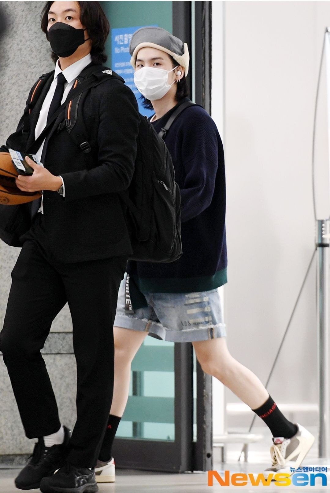  일본 스케줄 마치고 입국하는 방탄소년단 슈가