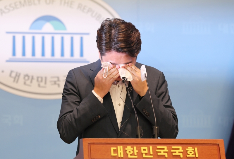  [영상]이준석, 실명 거론하며 강력 비판..끝내 눈물