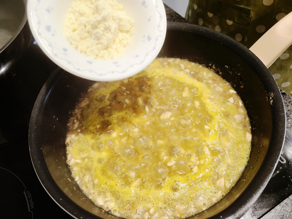 백팩커 백종원 러시아식 고기 스튜 만들기 비프 스튜 파프리카 버섯을 넣고 버섯 크림 리조또 마카로니 삶은 법 비프 스트로가노프 다진 고기 요리 32