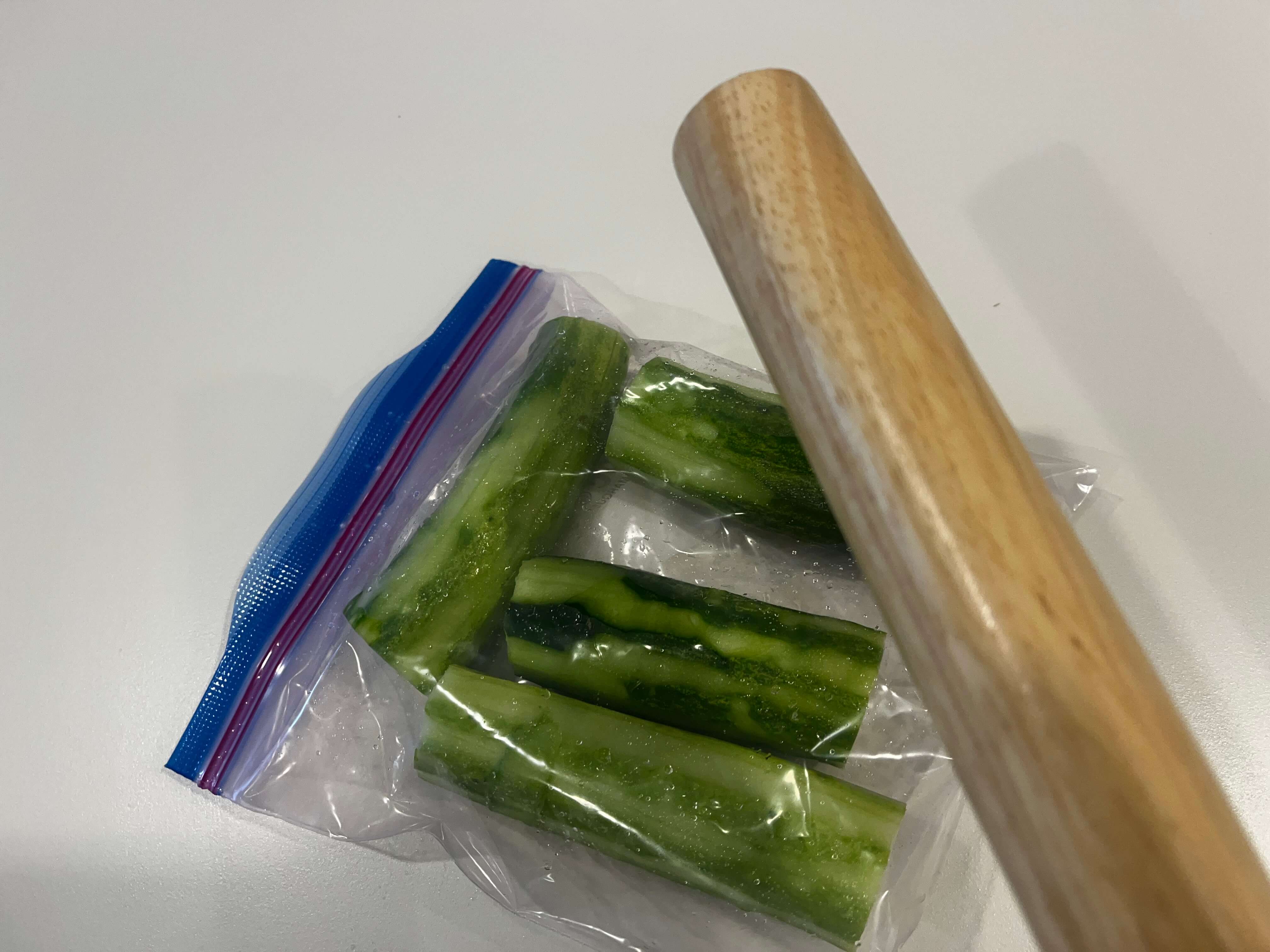 오이탕탕이_만드는_법_오이두들기기