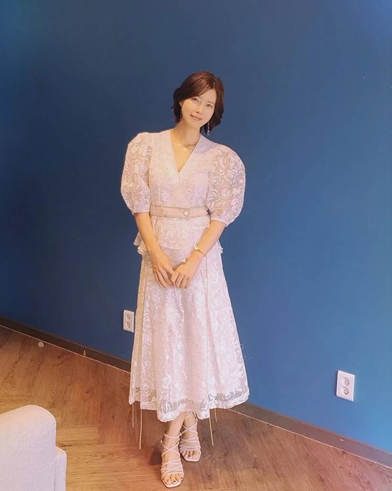  '8살 딸맘' 유선, 우아한 드레스 자태..."나를 위한 시간 늘릴 것"