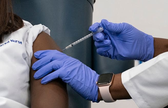 트립어드바이저 주가 긍정적 요인 - 백신접종