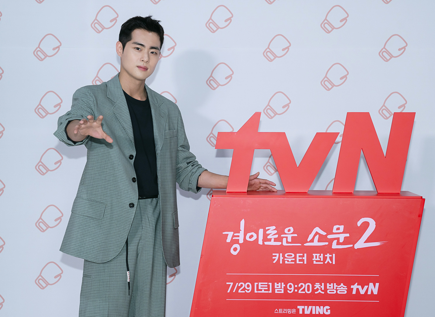 배우 조병규가 21일 온라인으로 진행된 tvN 새 토일드라마 ‘경이로운 소문2: 카운터 펀치’ 제작발표회에 참석해 포즈를 취하고 있다. [사진=tvN]